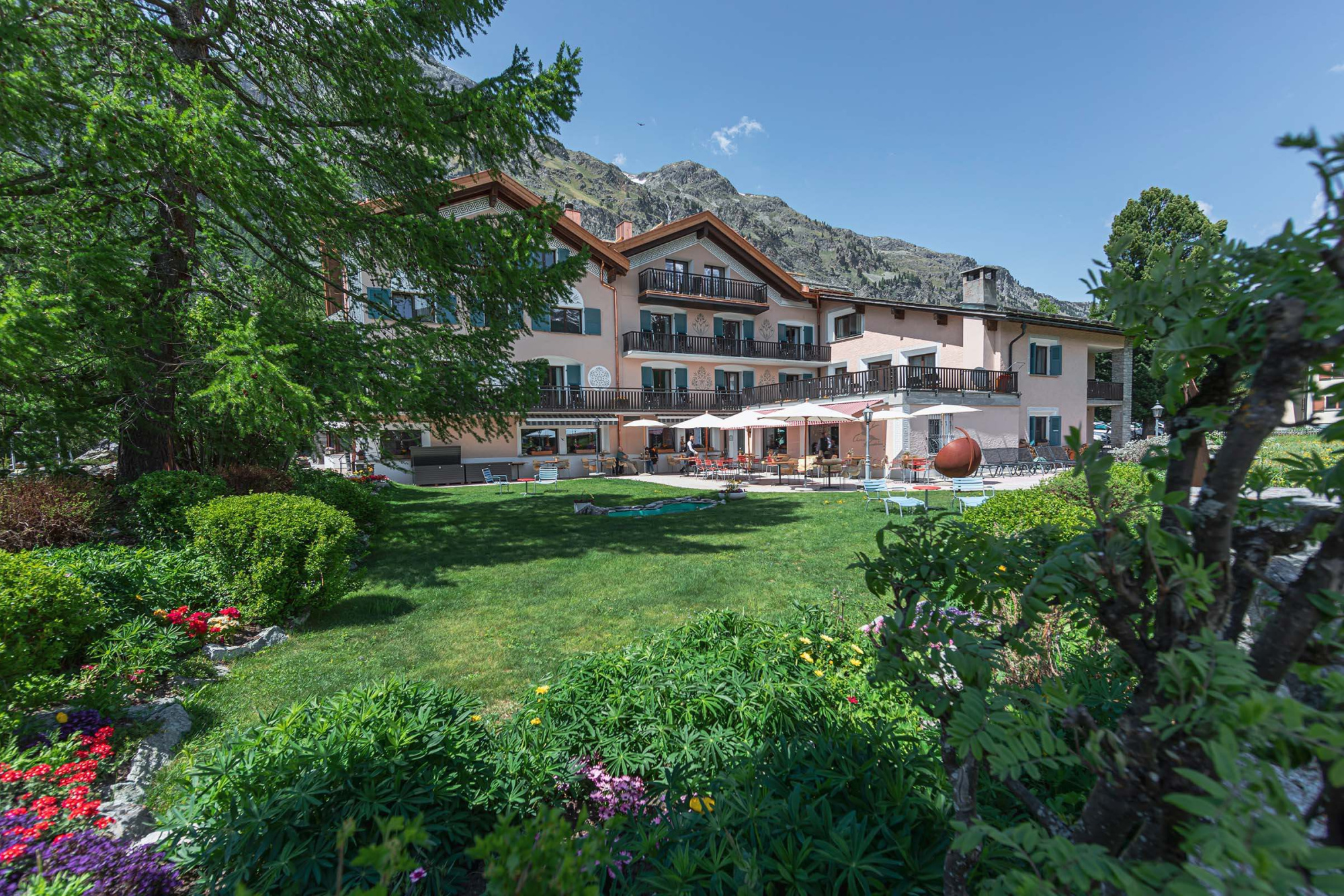 Hotel aussen sommer hotel randolina sils engadin 12
