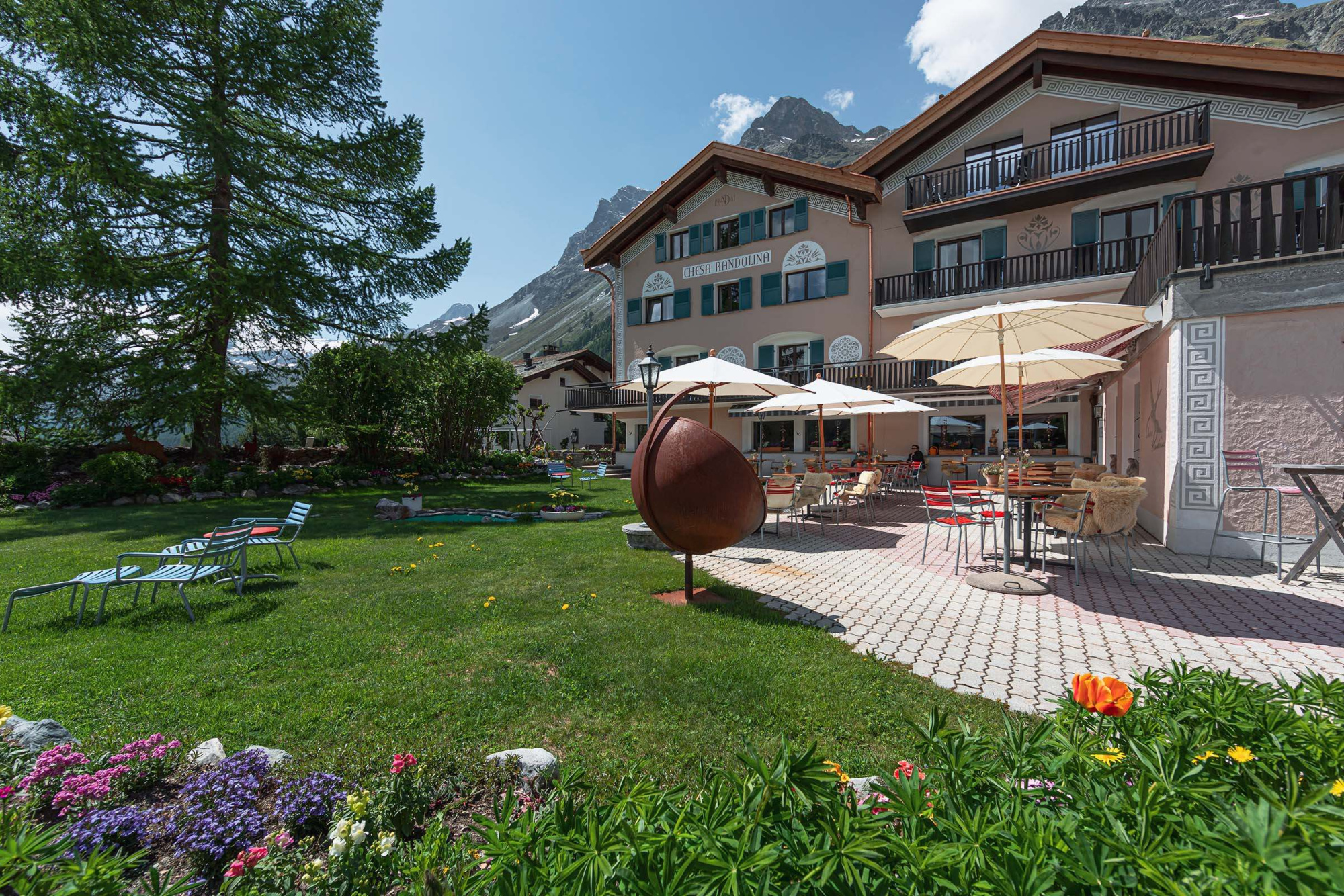 Hotel aussen sommer hotel randolina sils engadin 13